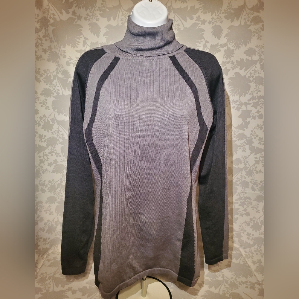Columbia Women's Gray/Black Stylish Turtleneck, Size Large
